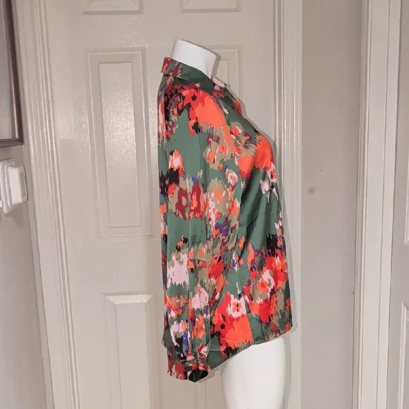 Vibrant Abstract Women's Blouse XL - Picture 6 of 8